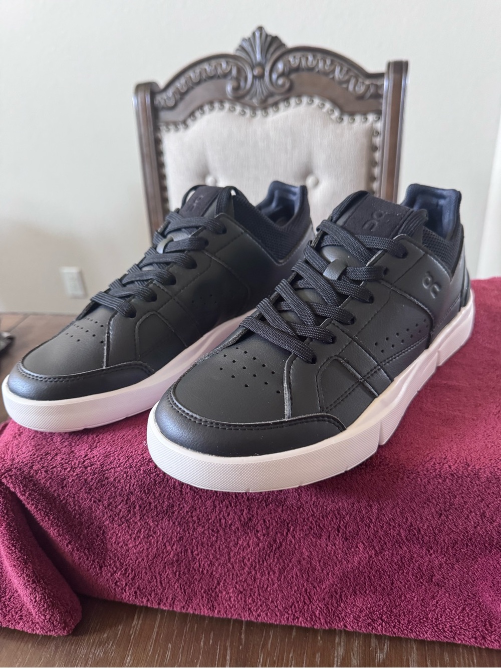 7 Women On Running Black Leather Sneakers with White Sole